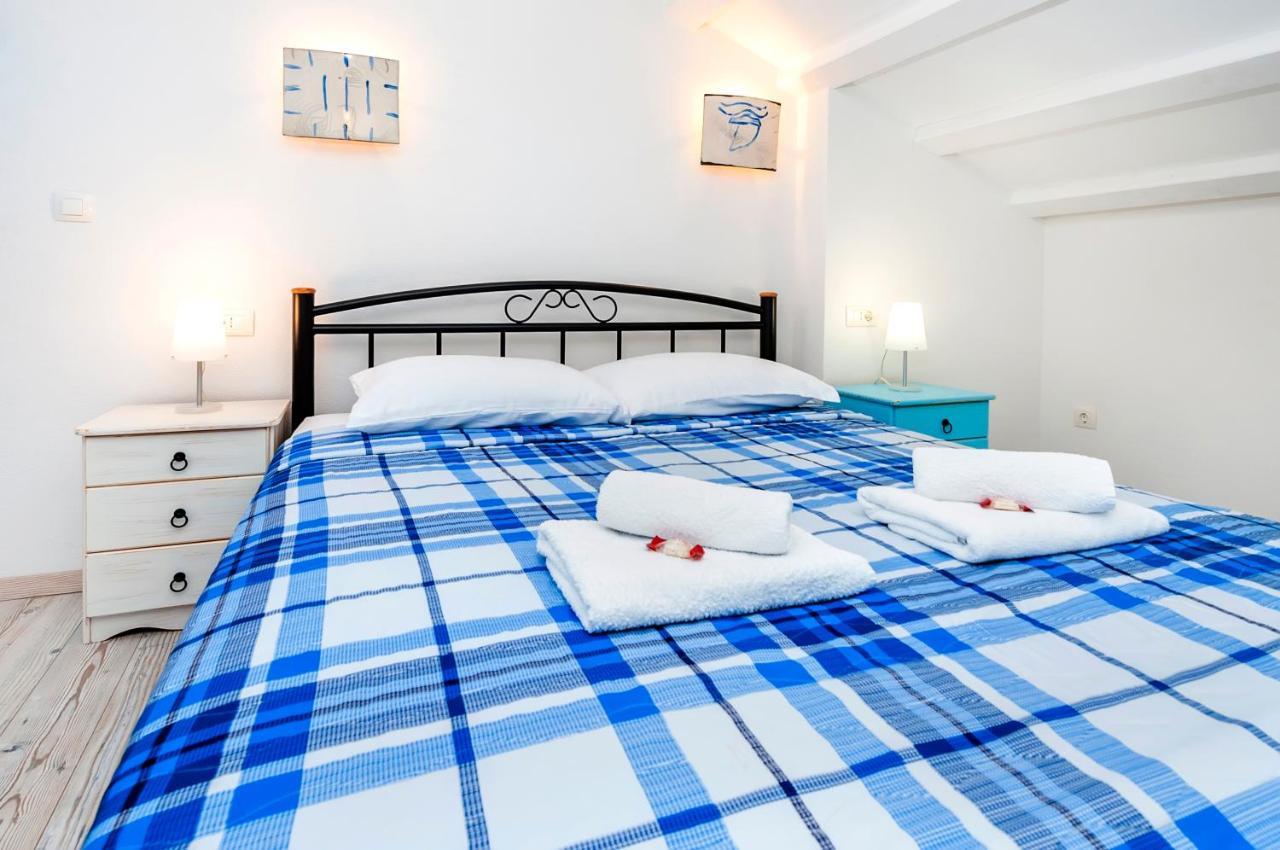 Apartments & Rooms La Casa Barbaro ロヴィニ エクステリア 写真