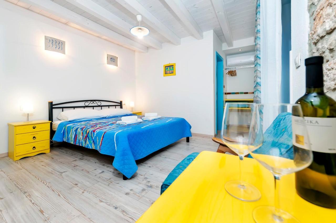 Apartments & Rooms La Casa Barbaro ロヴィニ エクステリア 写真